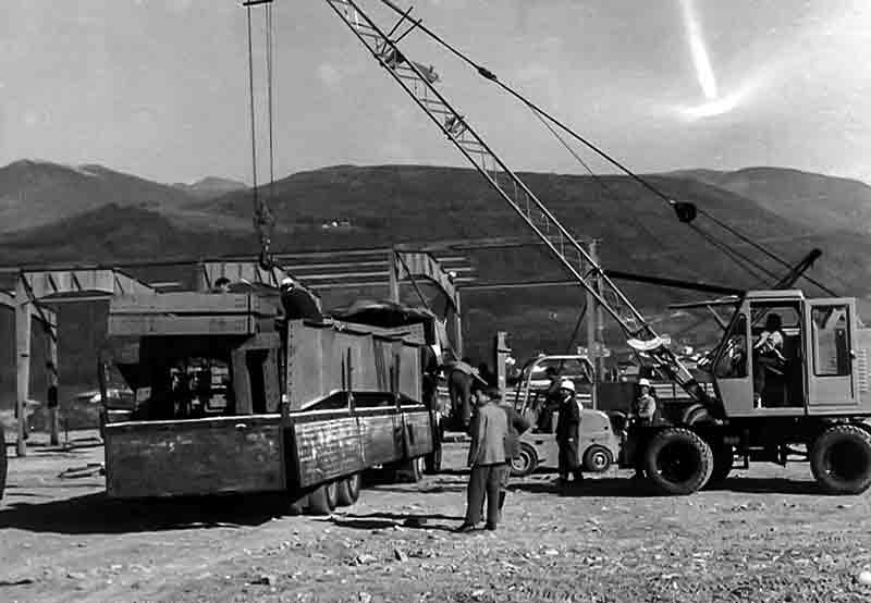 Bauarbeiten vor alpenländischer Kulisse: In Bruneck in Südtirol entsteht 1963 Birfield-Trasmis- sioni, das Werk von Walterscheid und seinem Partnerunternehmen Birfield.
